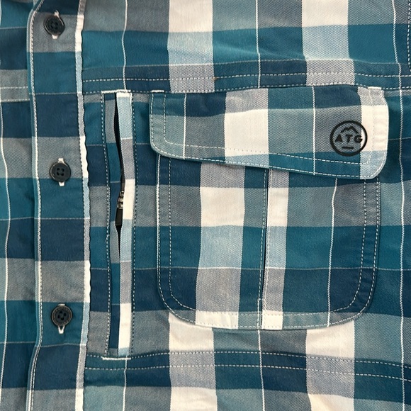 Small Checkered Blue Button down, Relaxed fit, light use, trail, men’s. - Picture 3 of 5